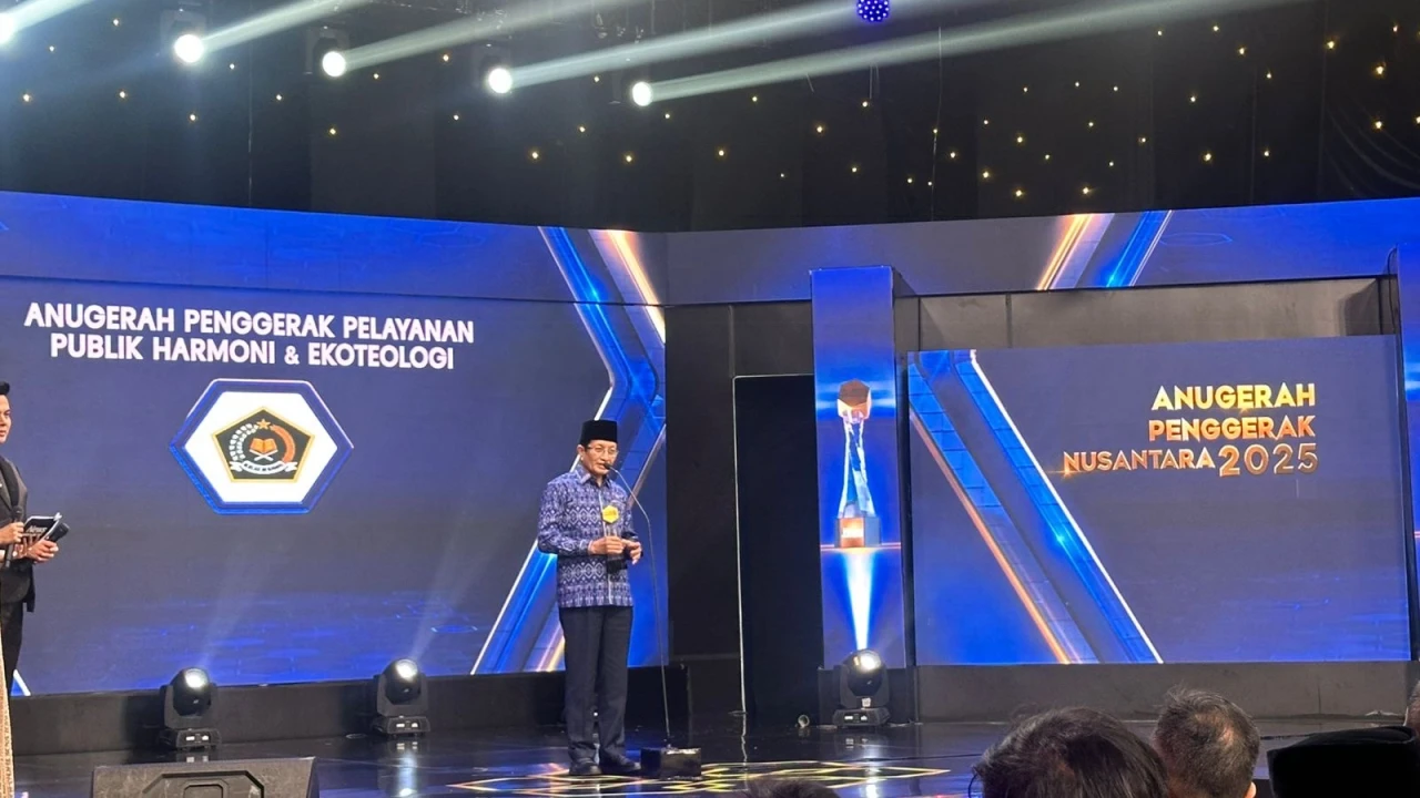 Menag Dapat Anugerah Penggerak Nusantara 2025 Bidang Harmoni dan Ekoteologi